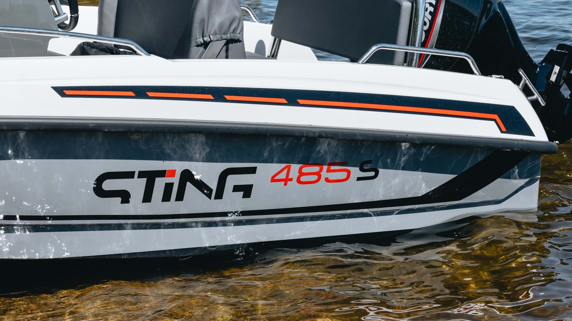 Sting 485 S Centre Console 27